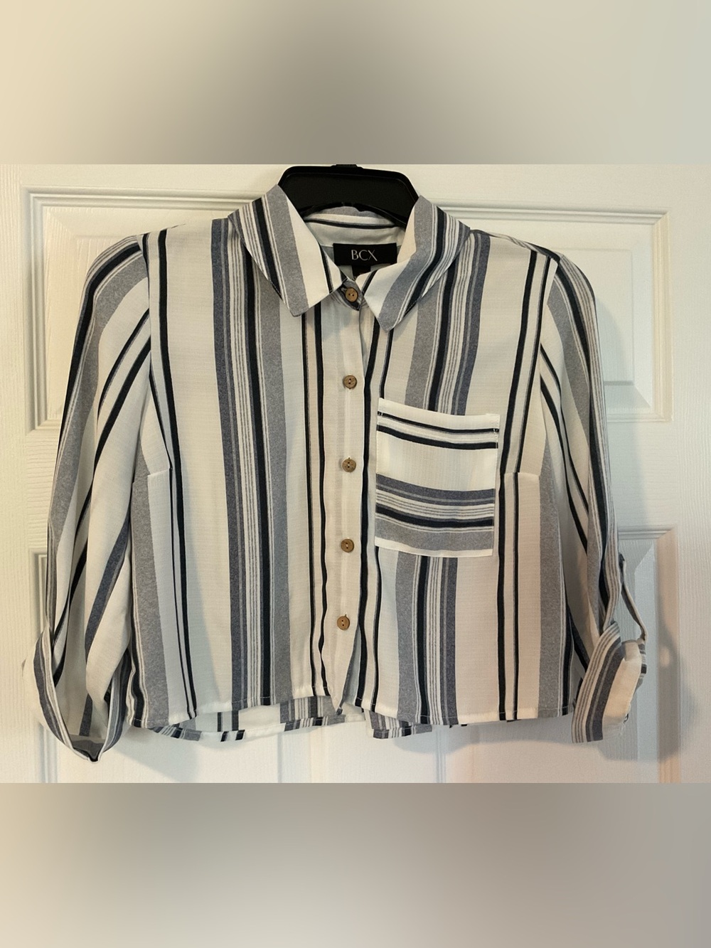 BCX Women’s Cropped White, Navy and blue Striped Button-Front Shirt
